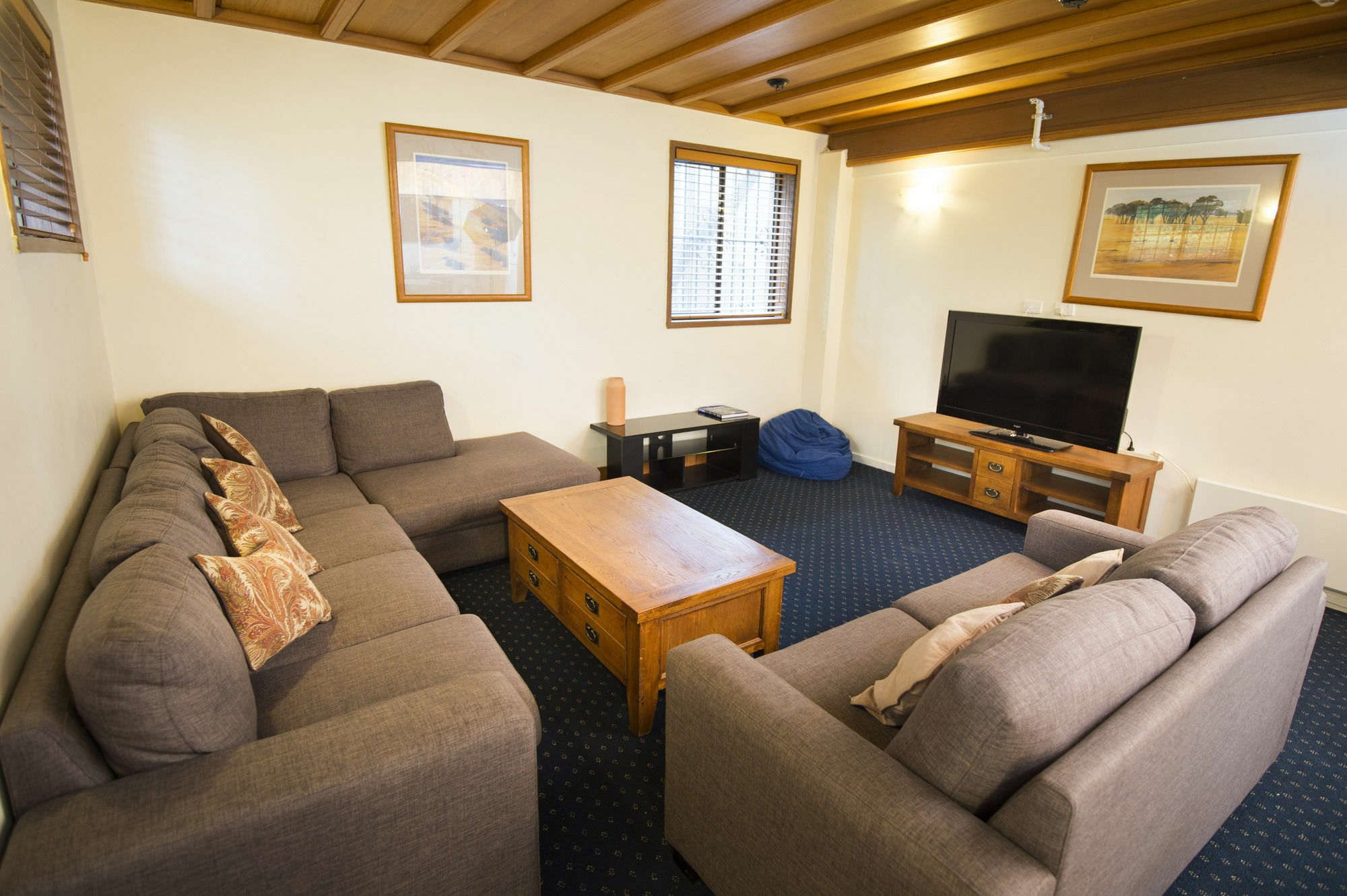 Enzian Hotel Mt Buller Mount Buller Bagian luar foto